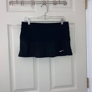 size medium black nike tennis/golf skirt